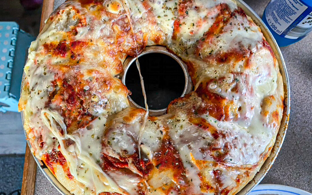 Funghi-Salami-Pizza aus dem Omniatopf